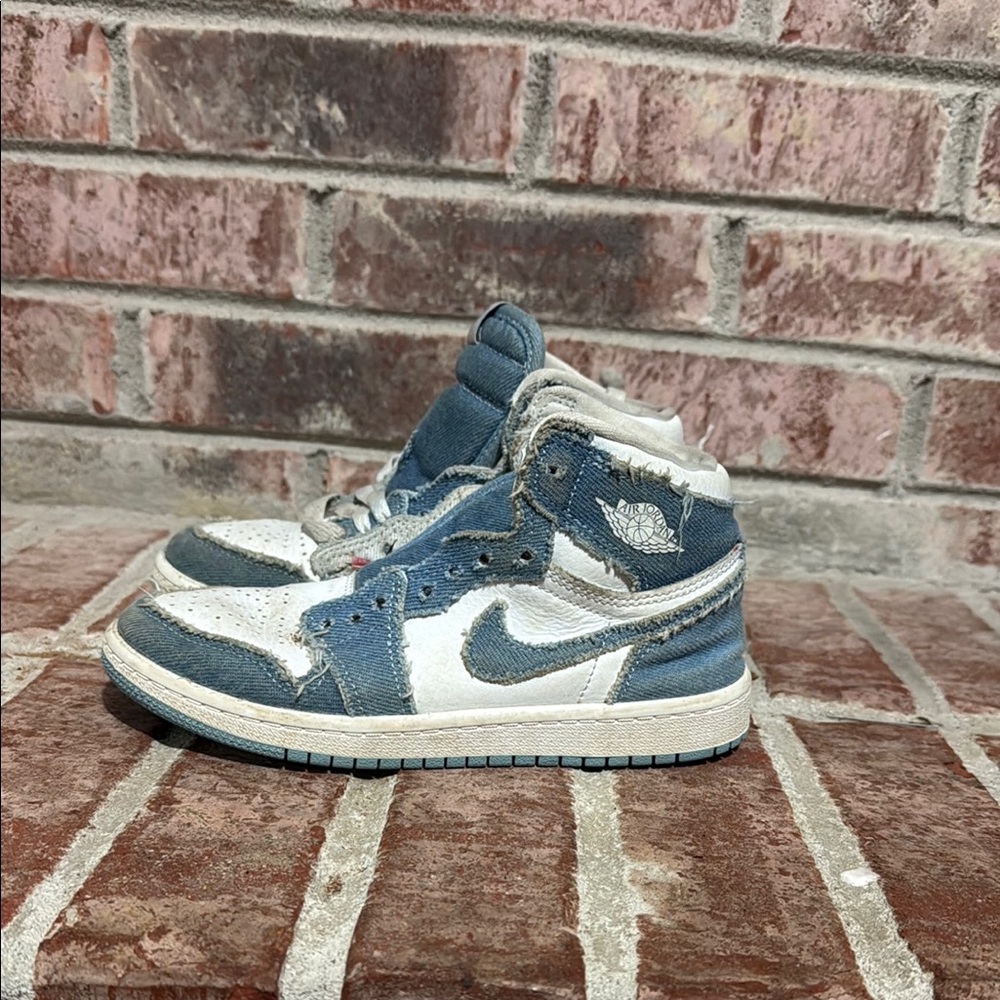 Toddler Jordan 1 retro high Og denim size 1y